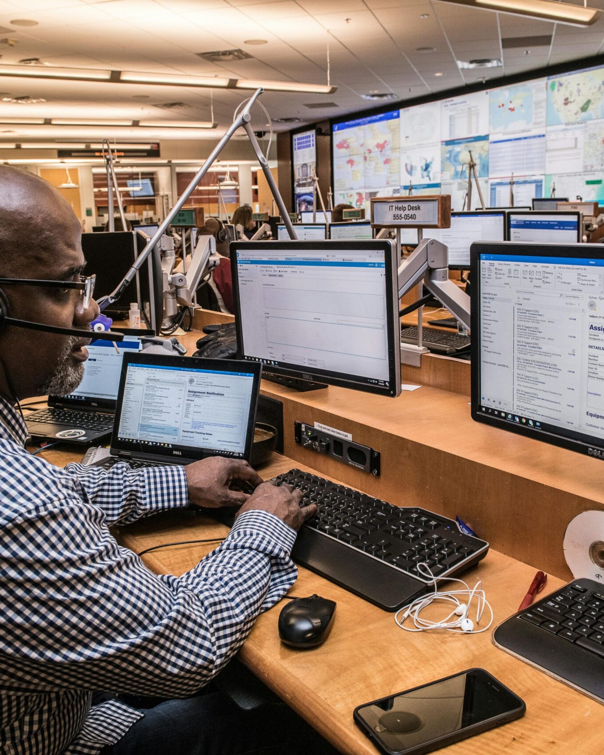 pexels-cdc-library-3992926